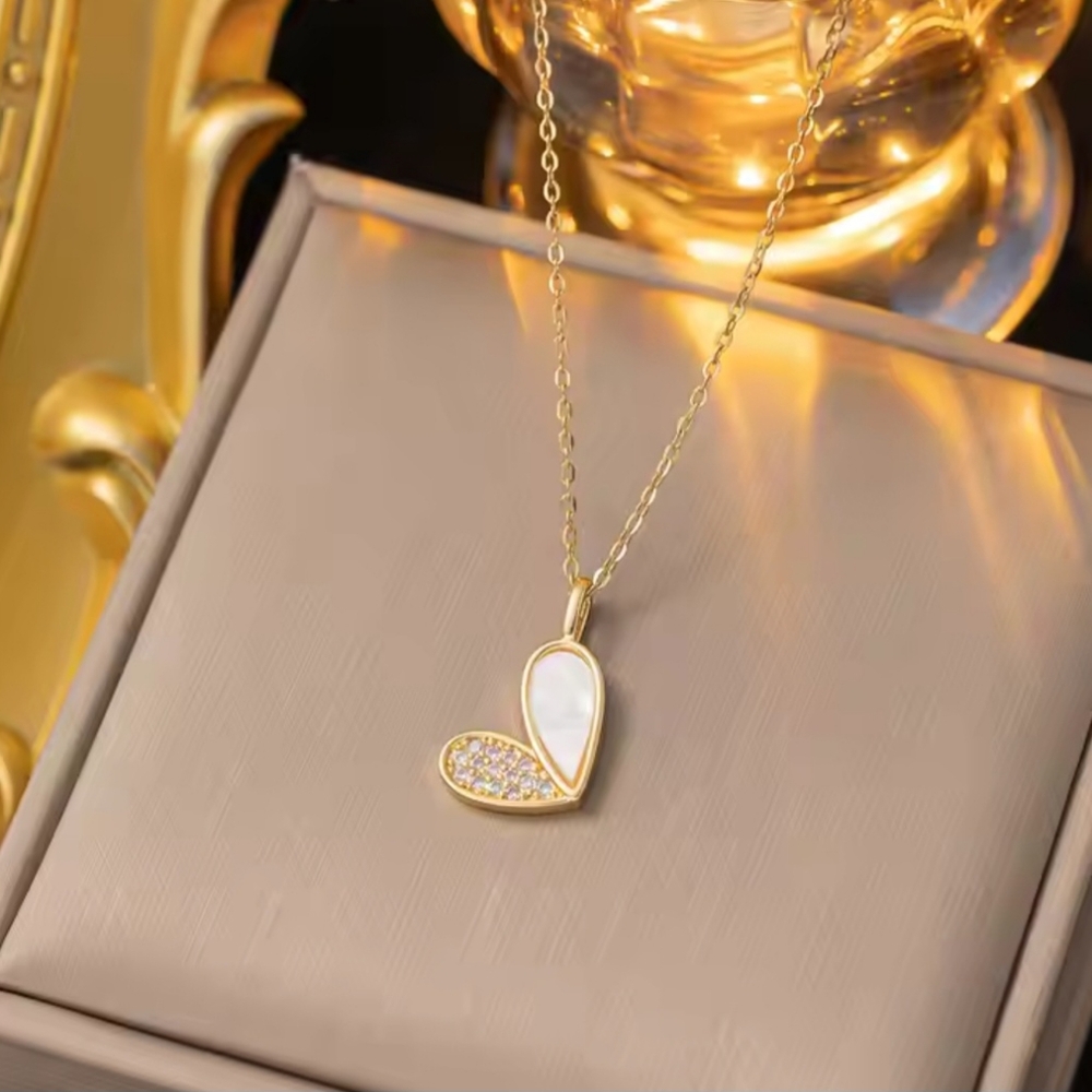 Heart Shell Neckless - Picture 3 of 7